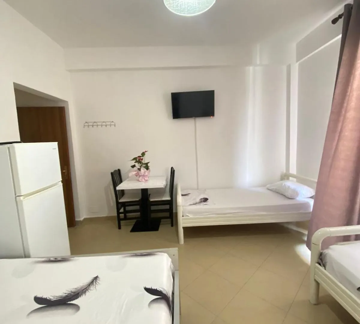 Marra'S Rooms Durres Apartment